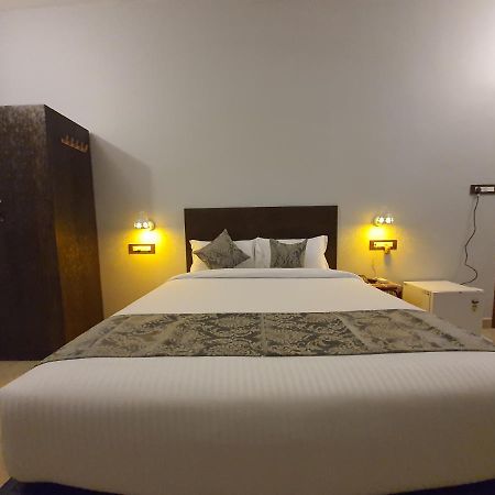 Le Supreme Inn Pondicherry Exterior photo